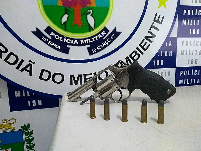 PMA prende assentado de 52 anos com revólver e munições ilegais