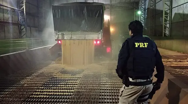 PRF apreende 1.546 kg de maconha e prende batedor em Caarapó