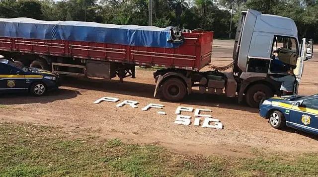 PRF e Polícia Civil apreendem quase 70 quilos de cocaína escondidos em carreta em Miranda