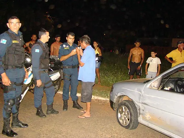 Motorista se envolve em acidente e é preso por embriaguez