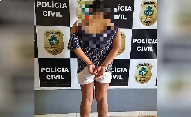 Mulher é presa por enviar fotos íntimas da filha de 8 anos