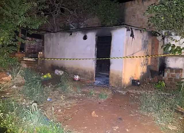 Homem morre carbonizado após casa pegar fogo em Maracaju