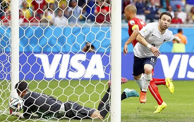 França goleia Suíça e segue 100% na Copa do Mundo
