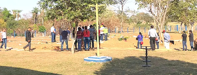 Sob forte comoção, pastora executada pelo ex-marido é sepultada em Aquidauana