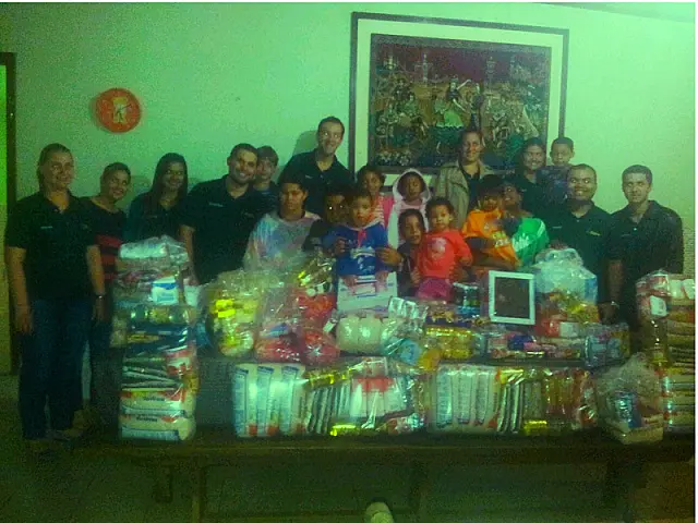 Colaboradores do Sicredi fazem campanha e ajudam Some com mais de 300 kg de alimentos