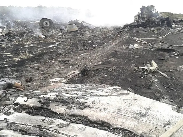 Avião da Malaysia Airlines com 295 pessoas a bordo cai na Ucrânia