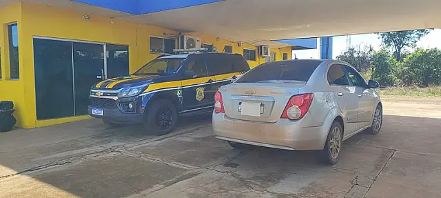 PRF recupera carro roubado na BR-262 de Água Clara