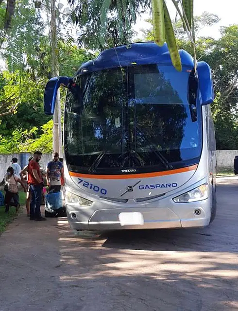 PF aprende ônibus, vans e dinheiro em operação contra a imigração ilegal
