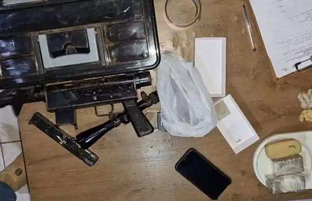 Polícia encontra maconha e metralhadora na casa de homem morto