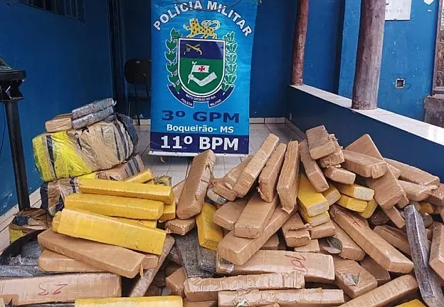 Polícia Militar prende dupla por tráfico de drogas no Distrito de Boqueirão