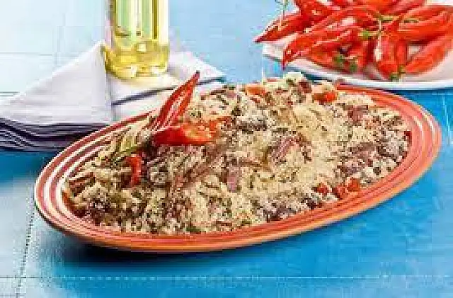 Aprenda a fazer uma deliciosa receita de farofa picante com carne-seca