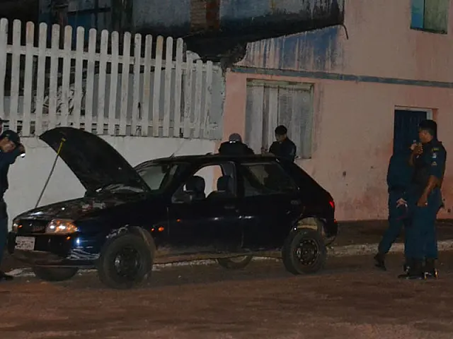 Radiopatrulha aborda dois jovens e encontra drogas em veículo