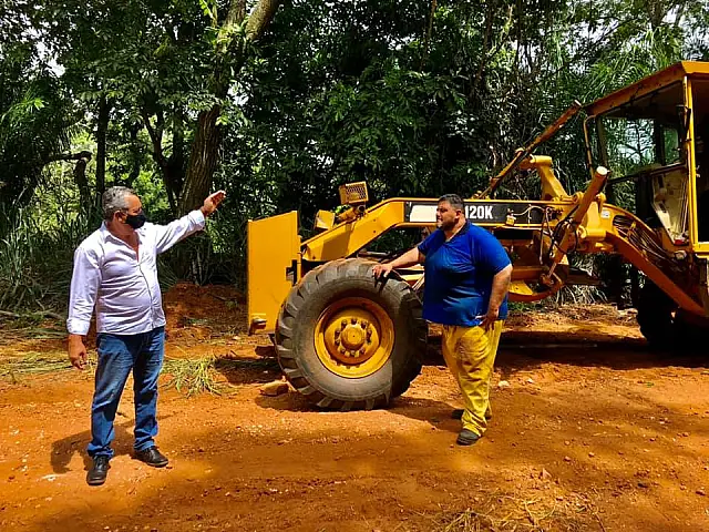 Prefeito de Miranda vistoria revitalização de estradas