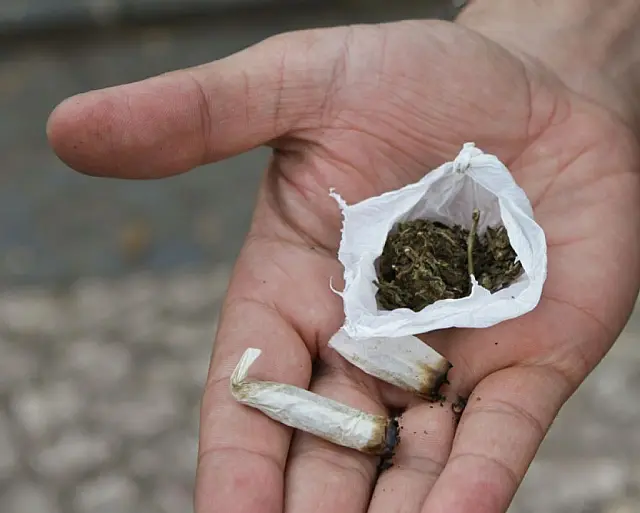 Suspeito tenta 'cortar caminho', mas é flagrado com droga em Anastácio