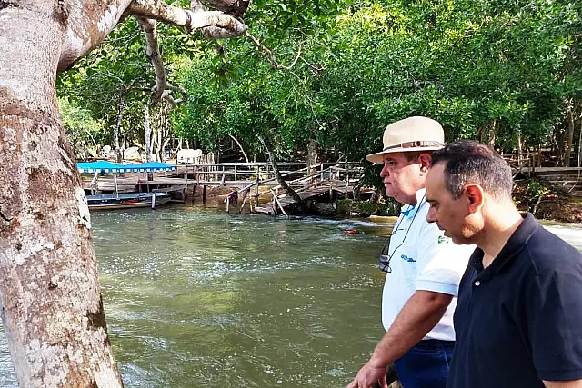 Ministro visita Bonito e avalia condições das águas do Formoso