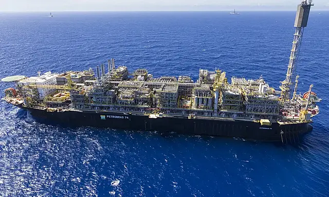 Petrobras identifica possível presença de petróleo na Bacia de Santos