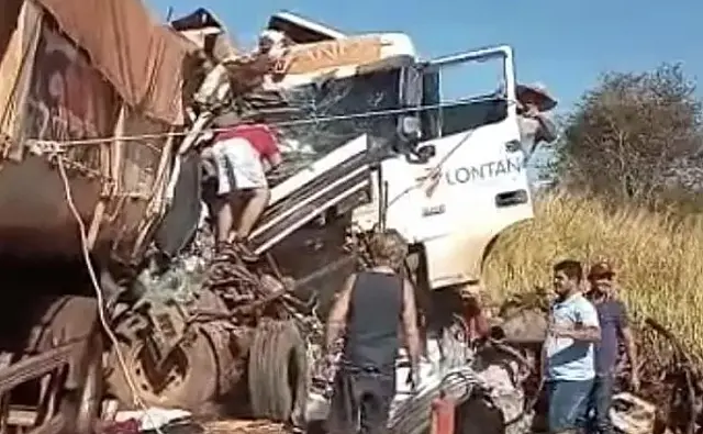 Morador de Dourados, jovem morre em acidente entre carretas no MT