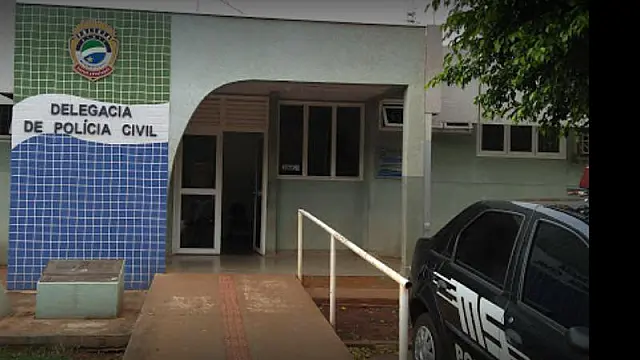 Idosa é feita refém por dupla armada durante roubo
