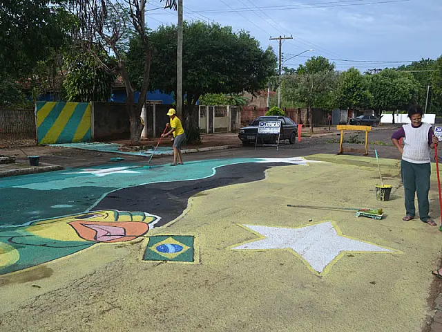 Em clima de Copa do Mundo, Rua Assis Ribeiro recebe pinturas temáticas