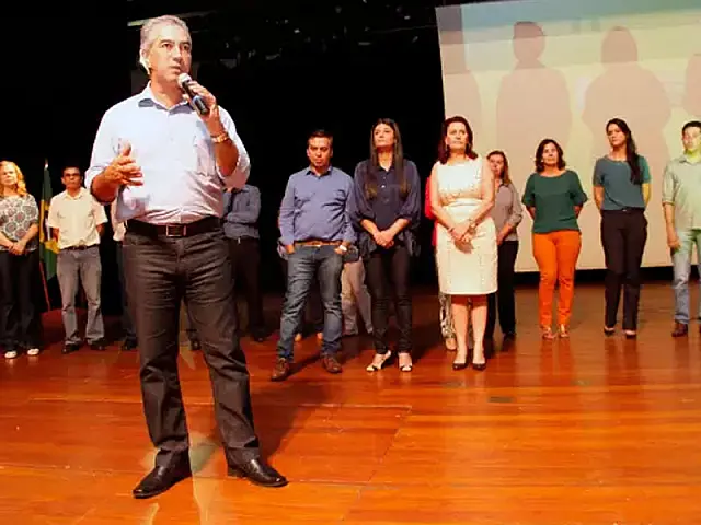 Reinaldo assume compromisso de melhorar qualidade do ensino público