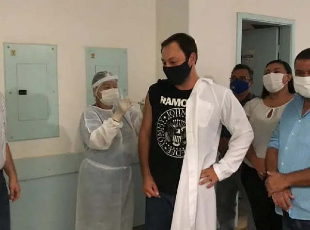 Primeiro vacinado em Bodoquena é médico responsável pela ala Covid-19
