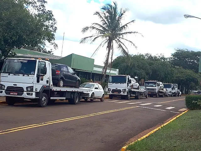 Lote com 100 veículos é removido do Detran no 1º dia de transferências