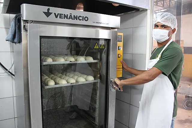 Produção de pães por reeducandos são doados para pacientes com câncer no HU