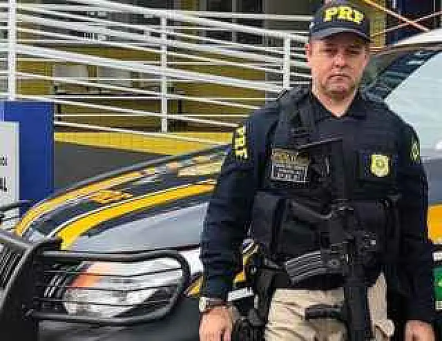 Colegas prestaram homenagem em cortejo de PRF que morreu em acidente