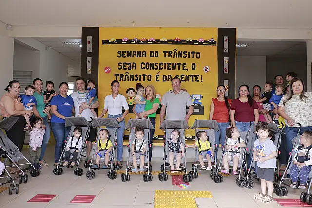 Anastácio entrega 60 carrinhos de bebê para Centros de Educação Infantil