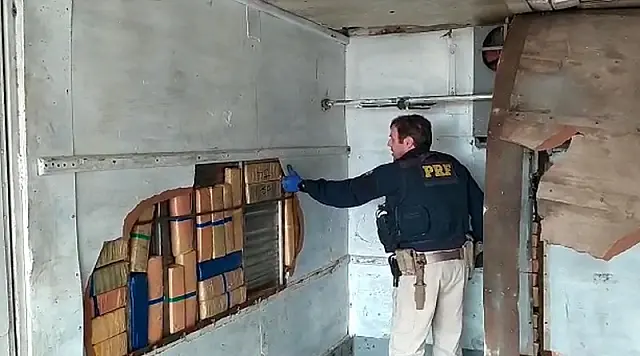Caminhão é apreendido com 780 kg de maconha em Ponta Porã