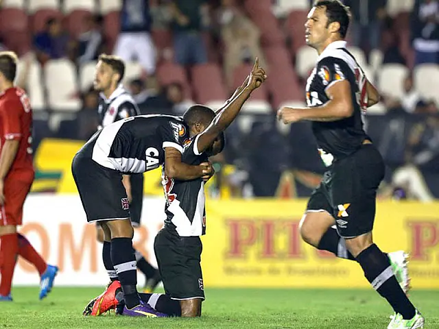 Vasco vence o Vila Nova e fica a um ponto de voltar à Série A do Brasileiro