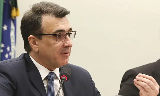 Chanceler brasileiro negocia compra de diesel com Rússia
