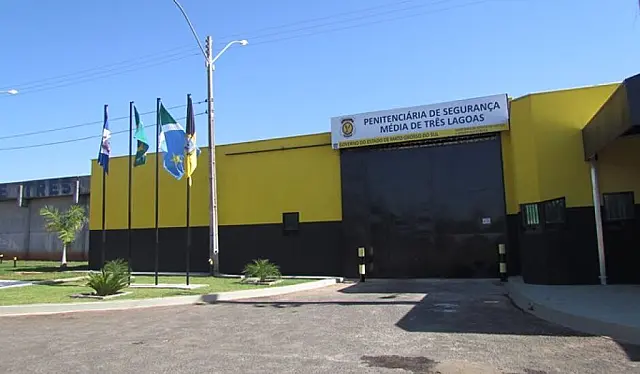 Policiais flagram drogas após serem arremessadas em penitenciária de MS