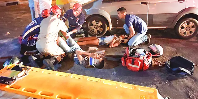 Acidente entre carro e moto deixa casal com ferimentos leves em Aquidauana