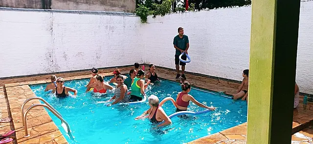Aulas de hidroginástica gratuitas amenizam calor em Aquidauana