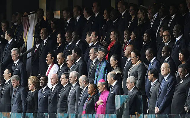 No adeus a Mandela, mundo celebra um 'gigante da história'