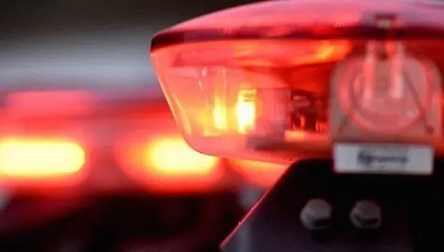 Mulher salta de carro em movimento com filho no colo para fugir do marido agressor