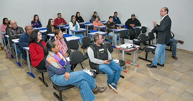 Alunos da Escola Cejar participam de palestra sobre empreendedorismo em Aquidauana