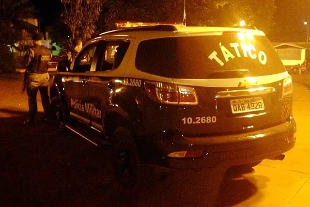 Jovem é detido após empinar moto em via do Guanandy