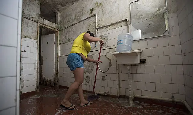 PNAD: mulheres gastam quase o dobro de tempo no serviço doméstico
