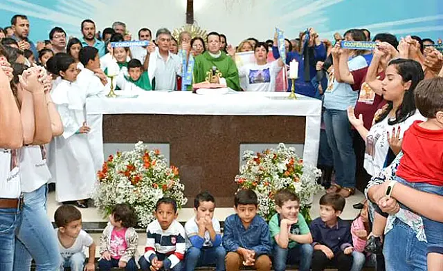 Padre Ervane se despede com carinho da Paróquia de Anastácio