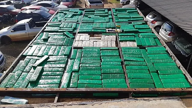 Em duas abordagens seguidas, PRF apreende 633 kg de maconha e 109 kg de cocaína