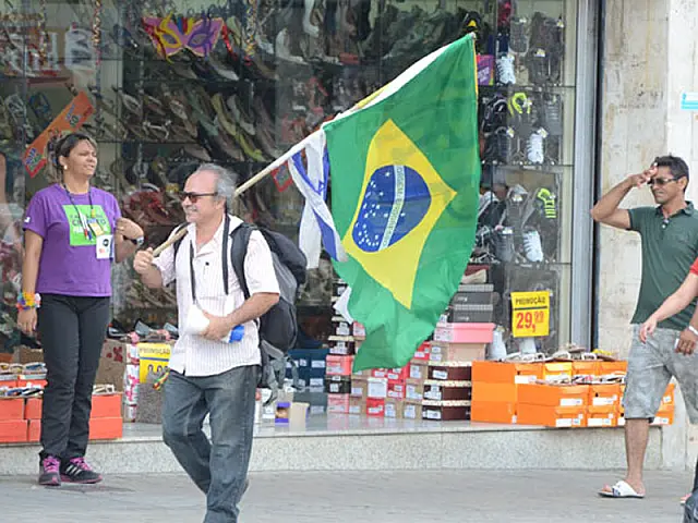Comércio diz que pode perder bilhões com adoção de feriado na Copa
