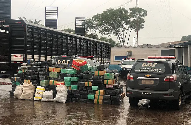 Caminhão boiadeiro transportava 5 toneladas de maconha em MS