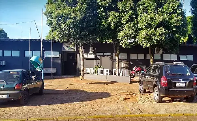 Condutor embriagado é preso após perseguição a tiros e colisão em muro