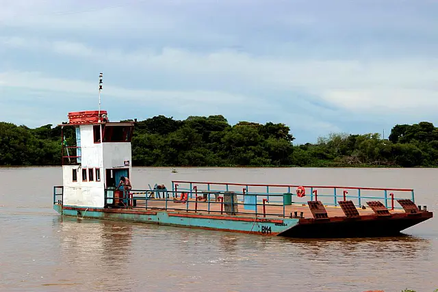 Agesul interrompe travessia de balsa no Pantanal com intensidade da cheia
