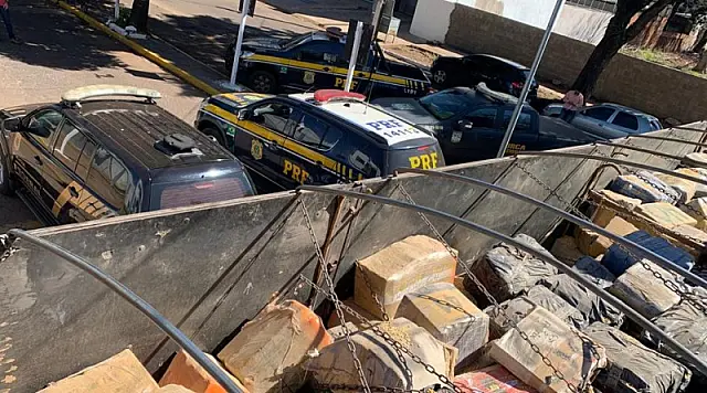 Motorista é preso e caminhão com 22 toneladas de maconha é apreendido