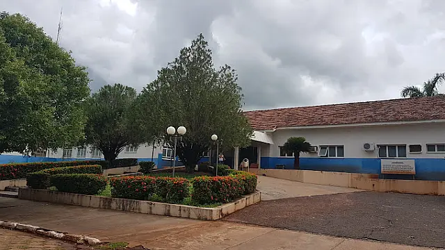 Criança que se afogou em piscina é transferida pra Campo Grande