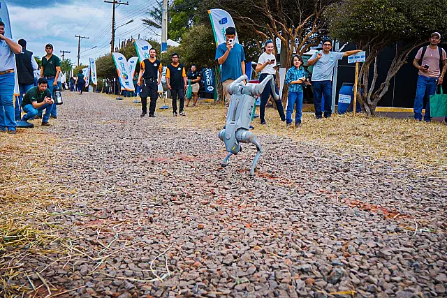 Cachorro-robô é da tecnologia do Senai para ajudar produtor rural
