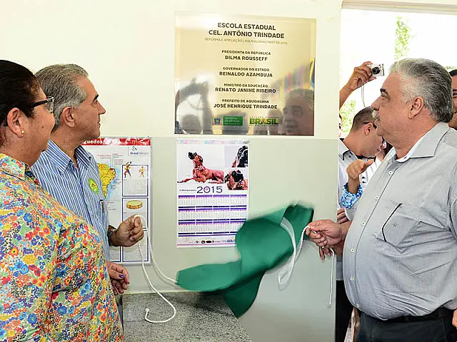 Governador inaugura obra de ampliação de biblioteca em escola da rede pública